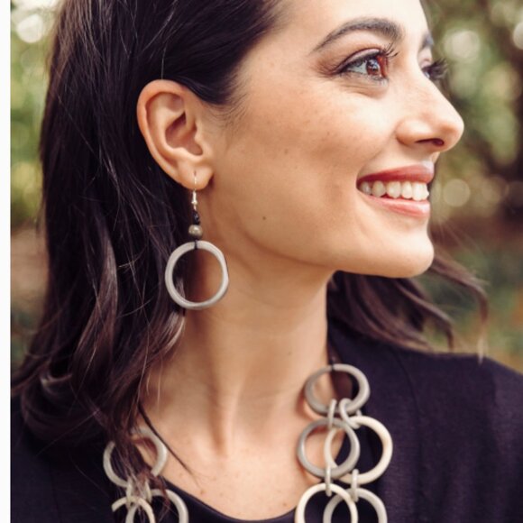 174 TAGUA Ring of Life Sustainable Vegan Ivory Dangle Hoop Earrings Hot Pink - Picture 3 of 4